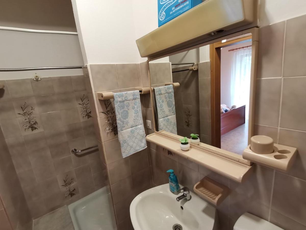 Apartment Studio Zvonka Zambratija  Eksteriør billede